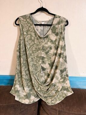 Excellent Condition Cato Top Size 22/24W (3X)
